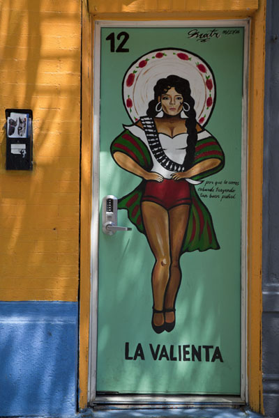 Foto di Door with painting in PilsenChicago - Stati Uniti