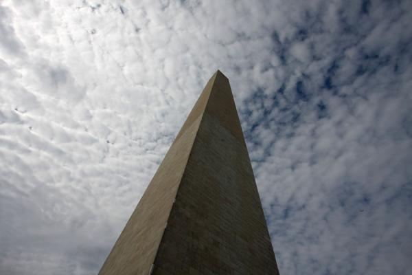 Foto de Washington Monument pointing to the cloudsWashington - Estados Unidos